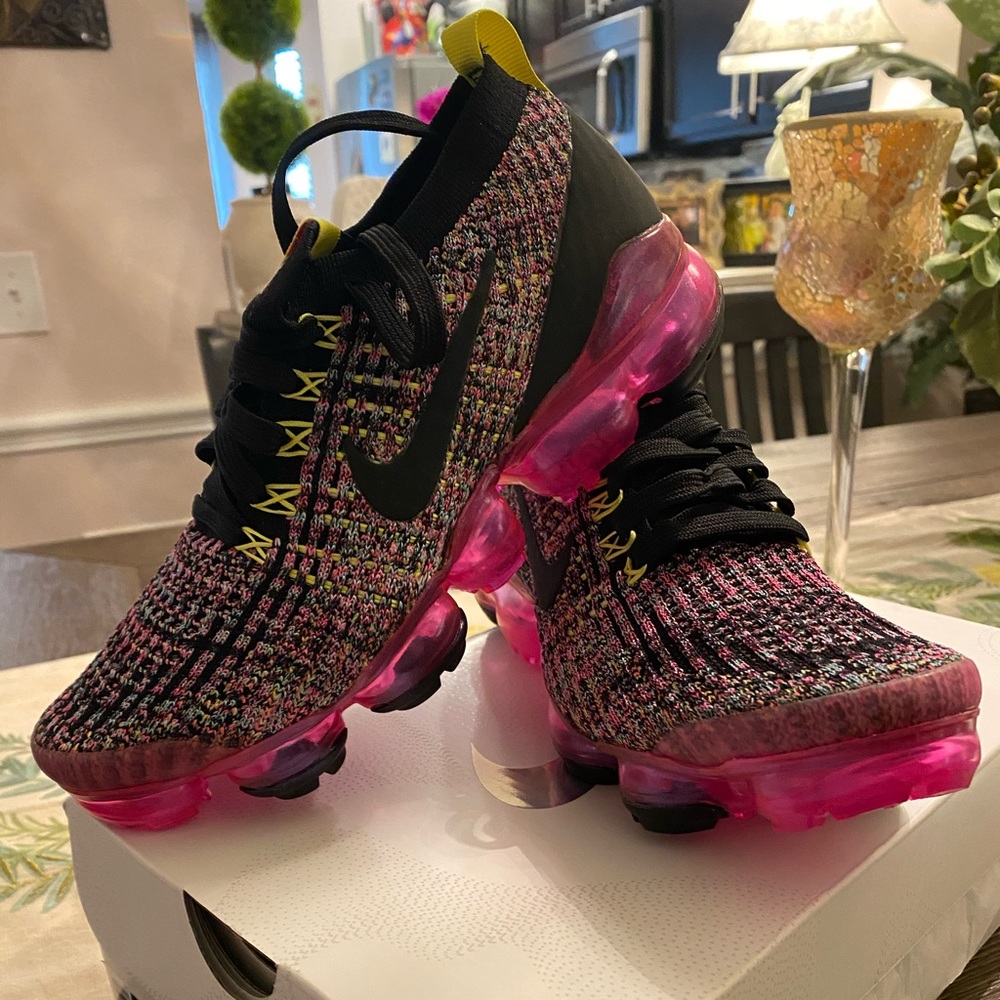 BNIB Nike Vapormax Flyknit 3 sneakers! Size 6.5